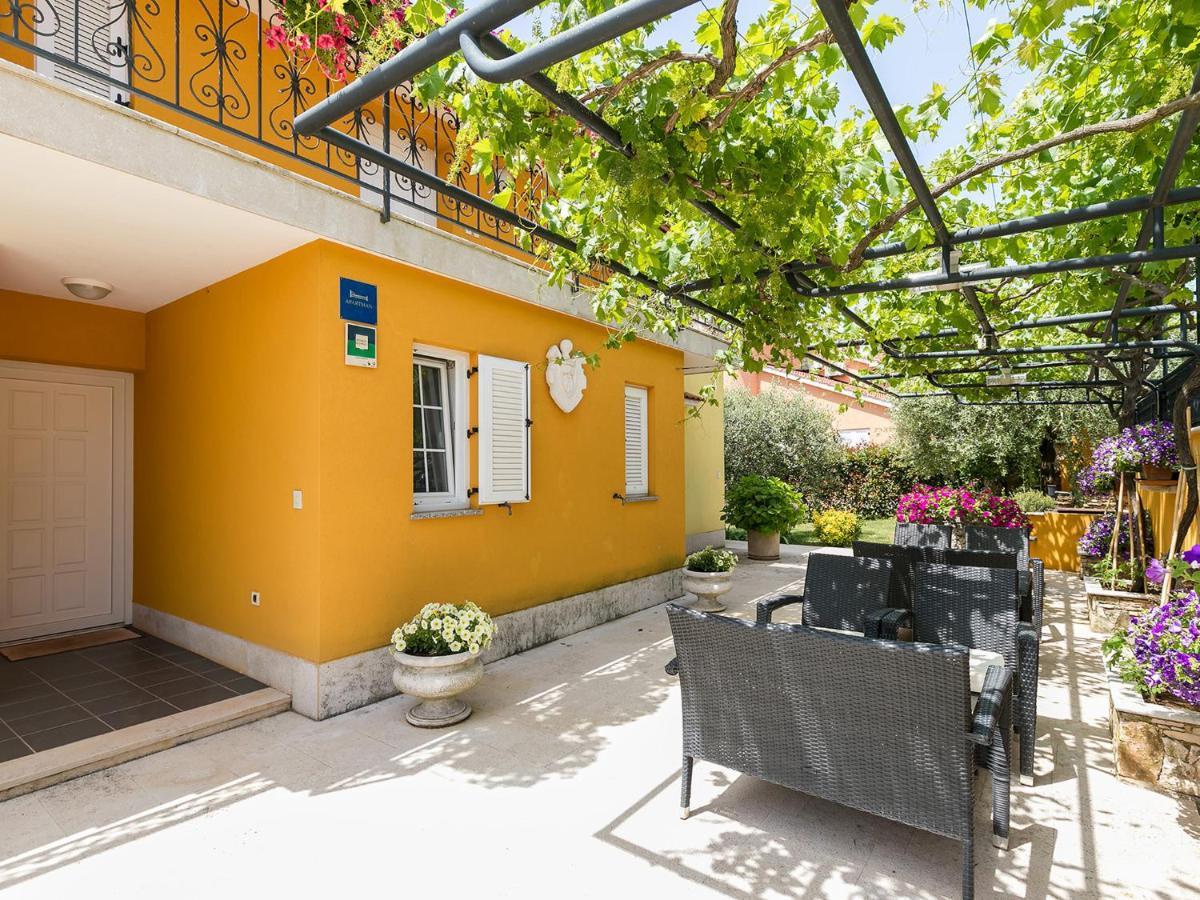 Residence Matilda Върсар Екстериор снимка